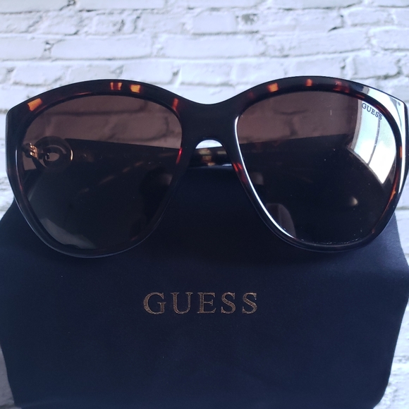 NWOT Designer Guess Polarized Sunglasses w/ Hard Case - Picture 5 of 9